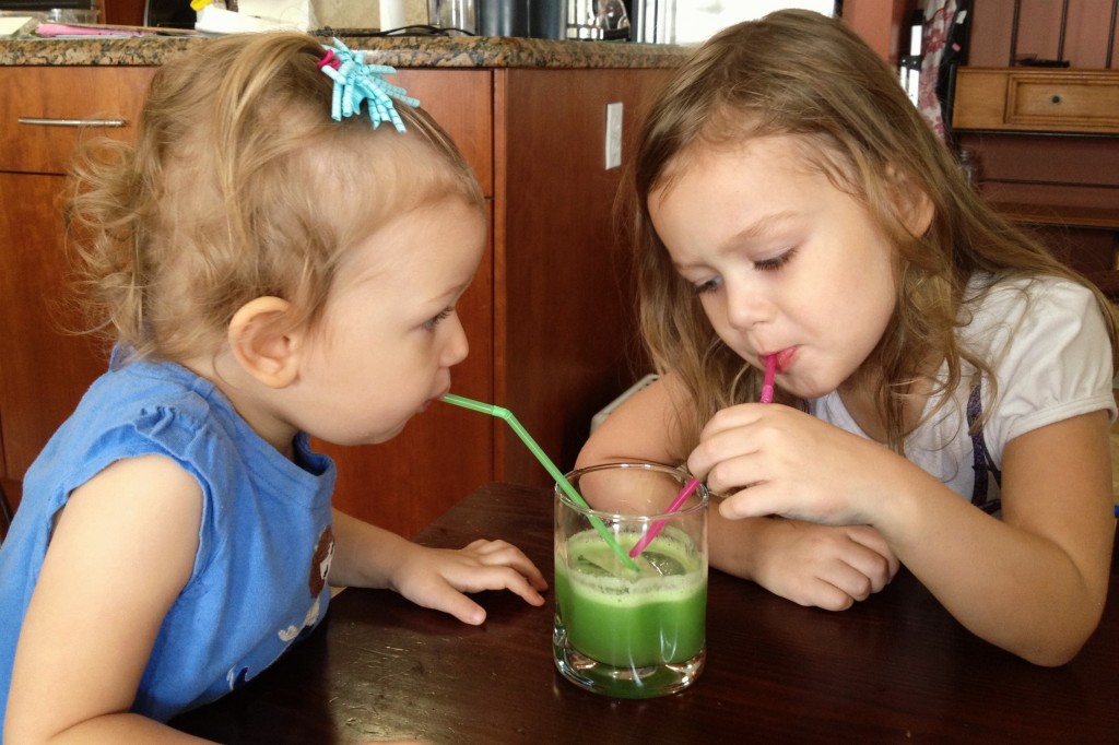 Need a healthy way to start the day? Try this recipe for green lemonade! It's the perfect blend of sweet and tangy, and the kids will love it!