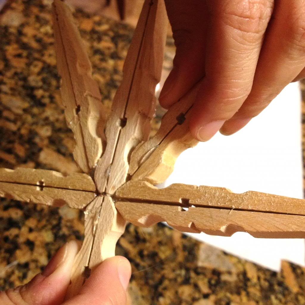 Looking for a fun craft to do with your kids that you can use as homemade gifts too? Try these DIY Christmas Ornaments Clothespin Snowflakes. Super easy and fun gift idea!