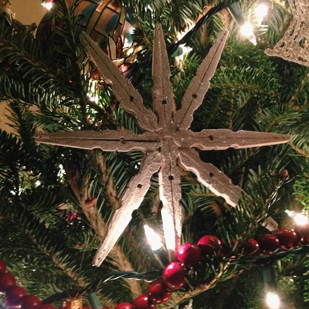 DIY Christmas Ornaments: Clothespin Snowflakes - Kristen Hewitt