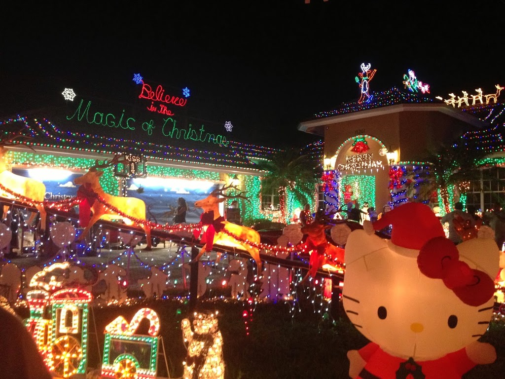 Great Christmas Light Fight" House in Florida - Hewitt
