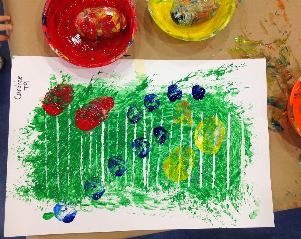 Looking for a fun way to introduce football to your little ones? Try this football painting activity for kids! It's a fun art project that teaches about football in a fun and unique way.