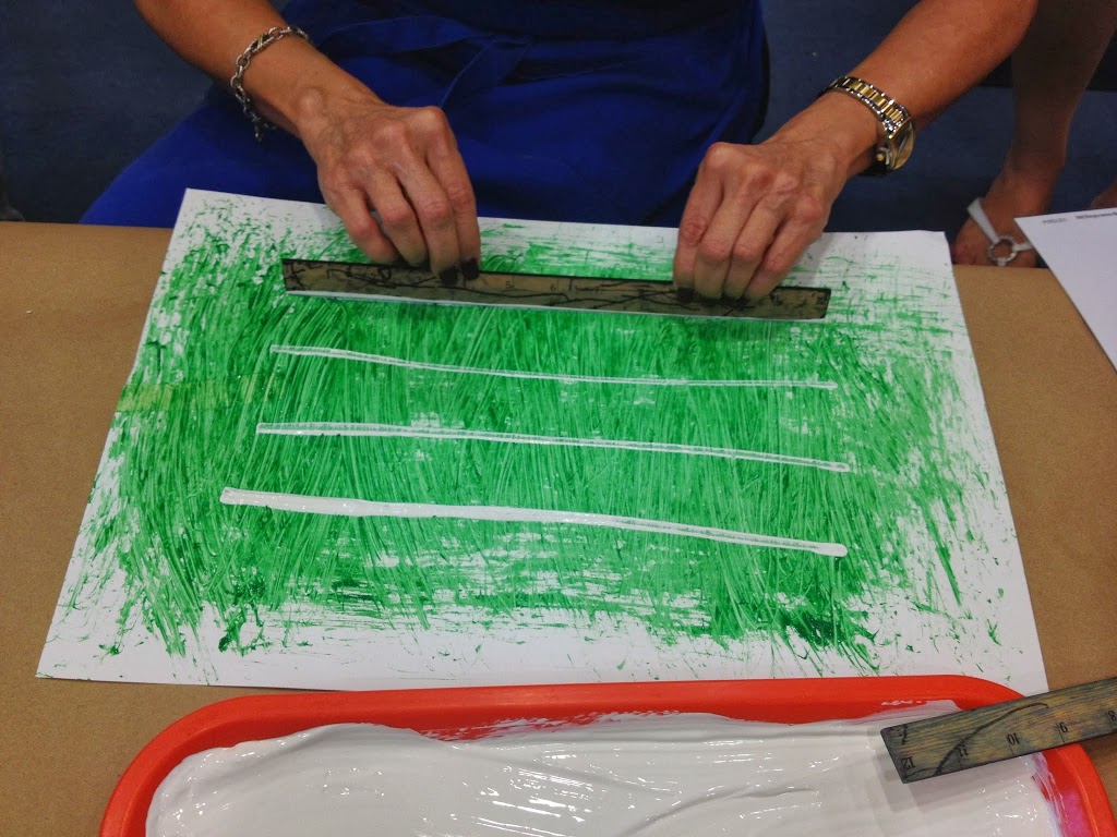 Looking for a fun way to introduce football to your little ones? Try this football painting activity for kids! It's a fun art project that teaches about football in a fun and unique way.