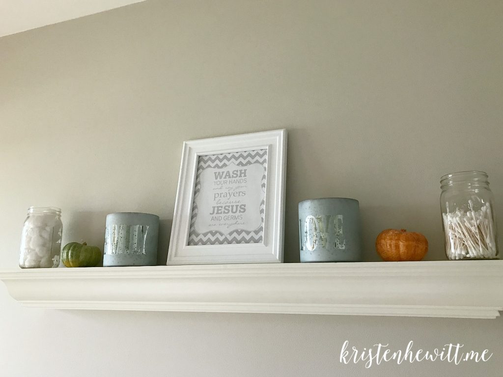 Are you looking for some simple ways to add fall decor to your home? Check out these easy fall decorations! You can reuse what you have around your house!