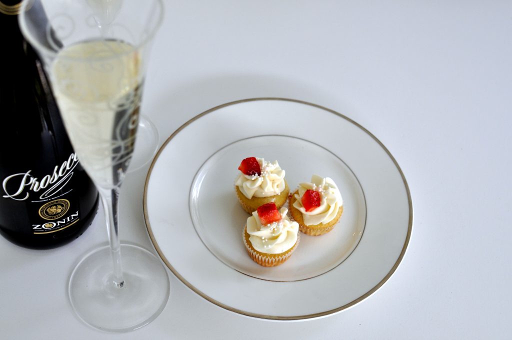 Looking for a treat to ring in the new year? These decadent champagne cupcakes are the perfect treat to celebrate a fresh start! An easy and delish recipe