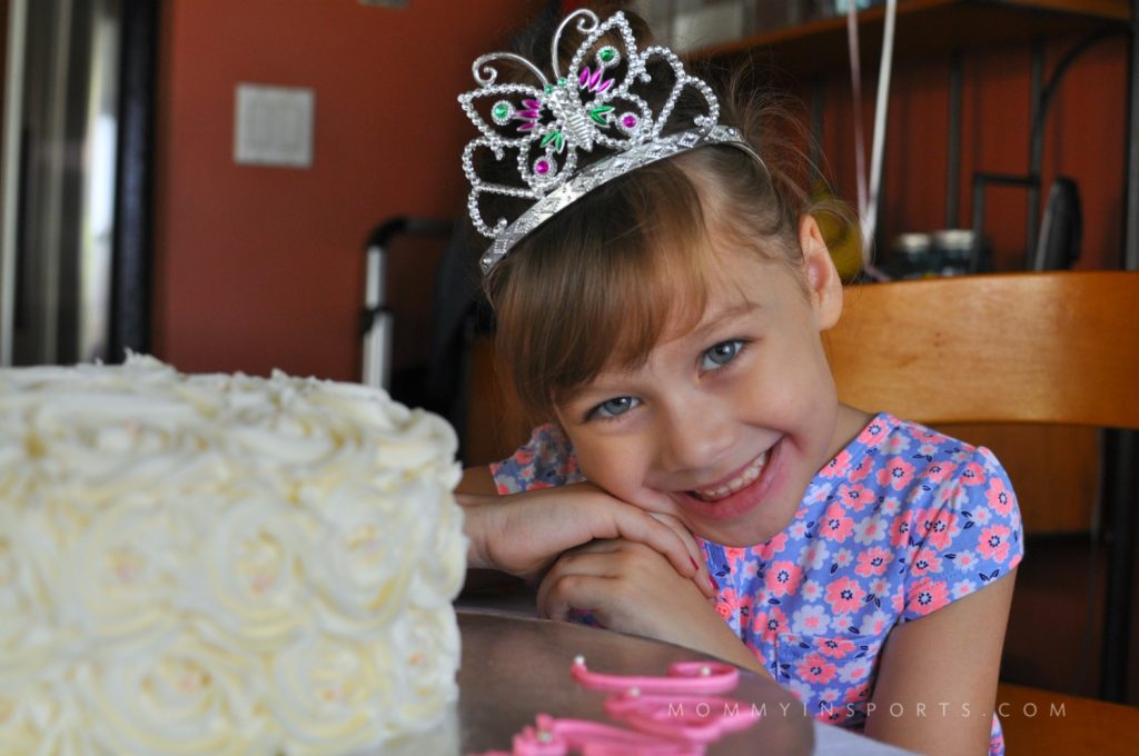 Always wanted to make a DIY rosette cake but afraid it would be too difficult?! Follow these simple steps and wow yourself and your crowd on the first try!