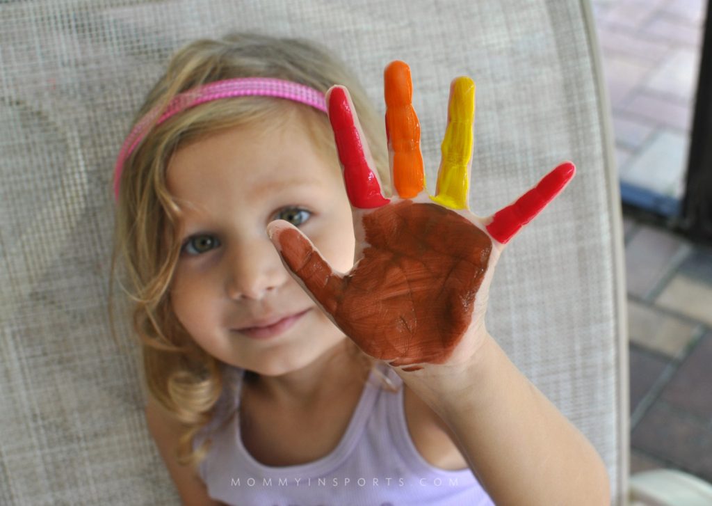 Looking to have some Thanksgiving crafting fun? Check out these 25 awesome Thanksgiving crafts for kids plus a cute turkey hand print!