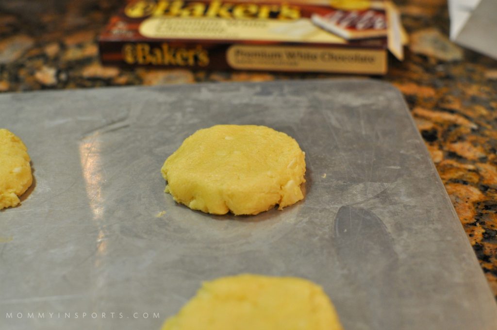 Looking for a twist on traditional Christmas cookies? Try these delicious White Chocolate Peppermint Pudding Cookies!