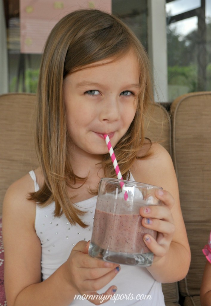 Need a nutrient packed breakfast or snack? Try this Immune Boosting Smoothie recipe kids and grown ups devour! 