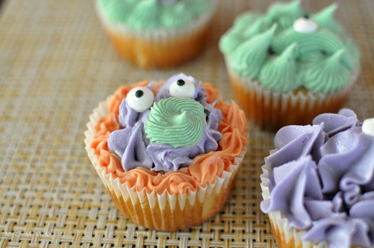 Looking for a scary treat that isn't full of harmful chemicals? Try these natural food dye monster cupcakes, which are so easy to make your kids can do them! There's no wrong way to create a monster!