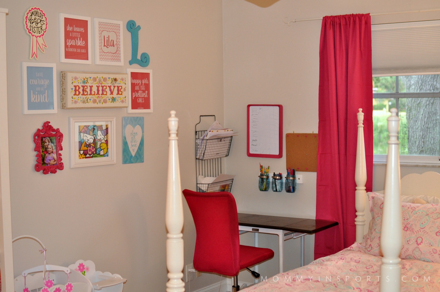 Is your daughter looking for a big girl room? Try this girl boss makeover with FREE quote printables! Perfect to inspire your budding tween!