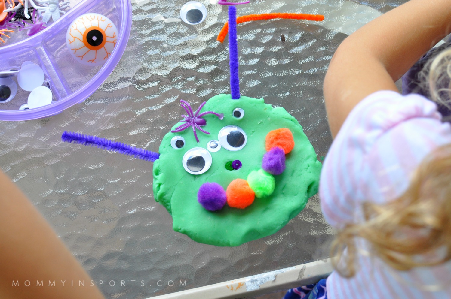 It's that time of your for spooky ghosts and goblins! Make this Monster Halloween Playdough and wow your kids with a fun and easy art project!