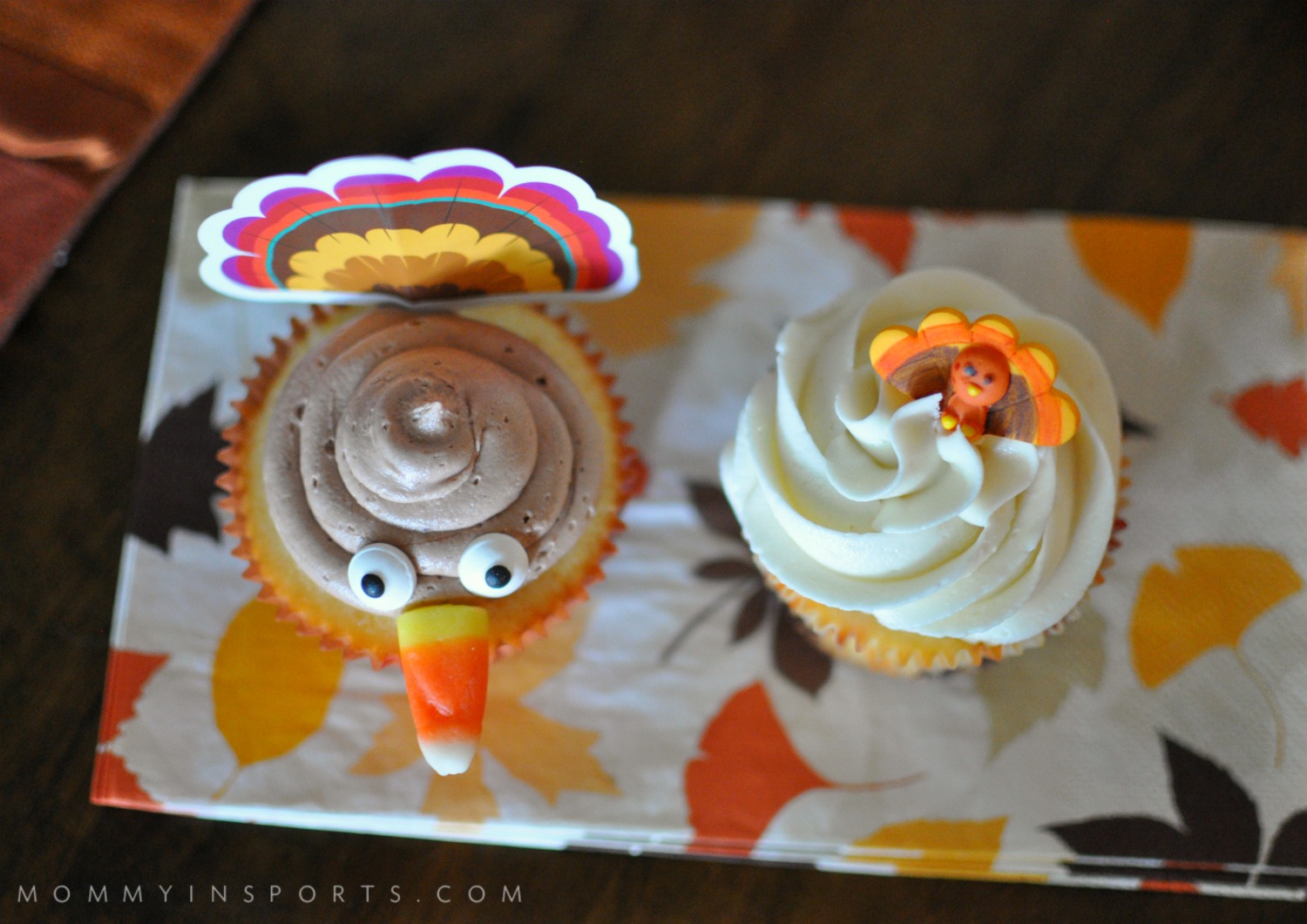 Need a dessert your friends and family will gobble up on Thanksgiving? Try these too cute Thanksgiving Turkey Cupcakes