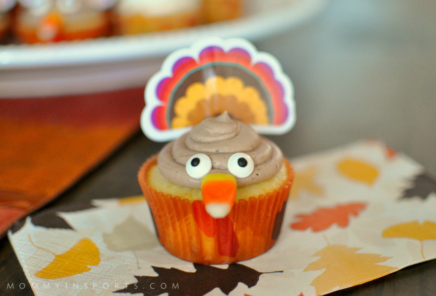 Need a dessert your friends and family will gobble up on Thanksgiving? Try these too cute Thanksgiving Turkey Cupcakes
