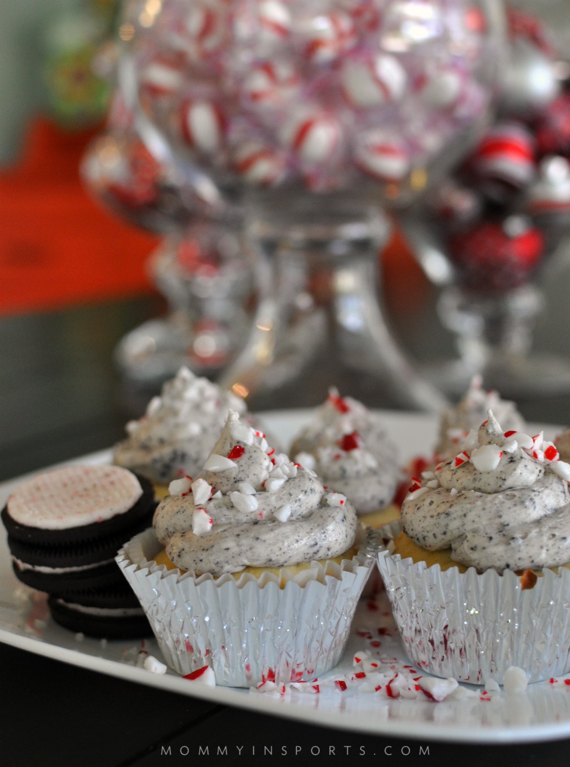 Looking for the perfect vanilla peppermint cupcakes recipe? Try these with some homemade peppermint Oreo frosting! Will spice up any holiday party!