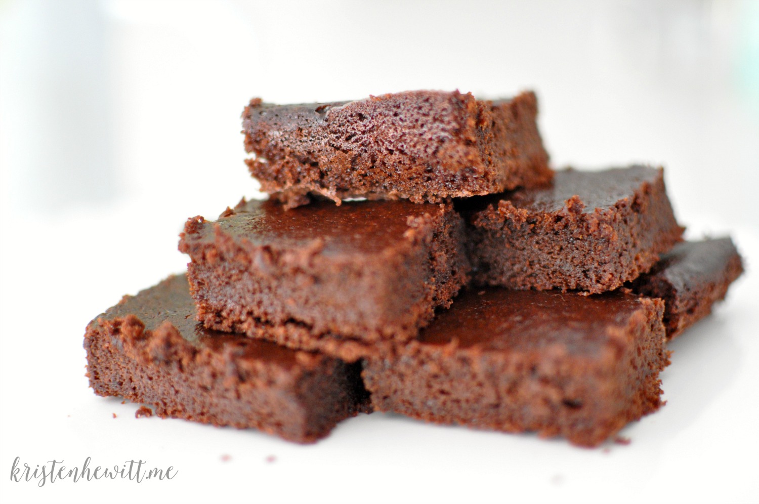 Finding sweet treats is hard when you're on the paleo diet. But don't despair, these easy paleo fudge brownies are easy, satisfying, and delicious!