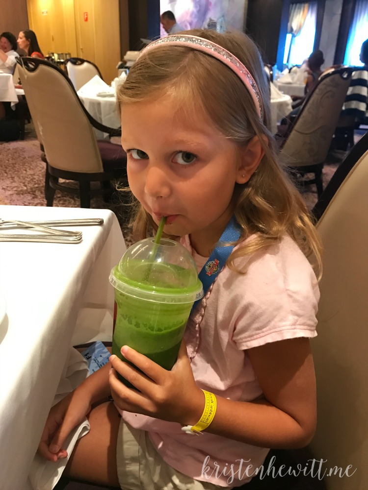 Heading on a cruise with kids? Read this FIRST! 20 things you NEED to know BEFORE you go on a cruise with kids! These travel hacks will save you!