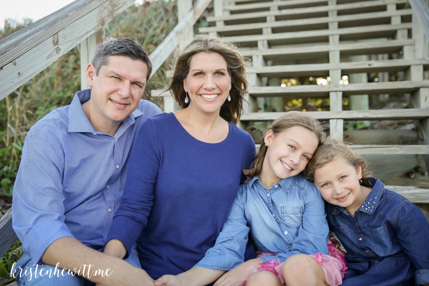 8 Tips to Choose the Best Outfits for Family Pictures Without Going Broke -  Kristen Hewitt