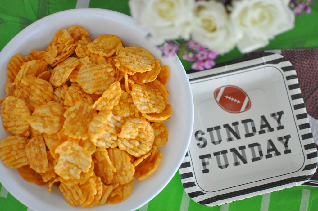 The Super Bowl is almost here and almost as important as the big game are the snacks! So make these 5 Super Bowl snacks and satisfy everyone in your family!