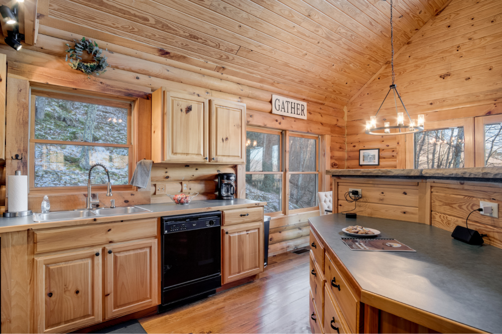 Tour of our Log Cabin Tango Lookout Lodge - Kristen Hewitt